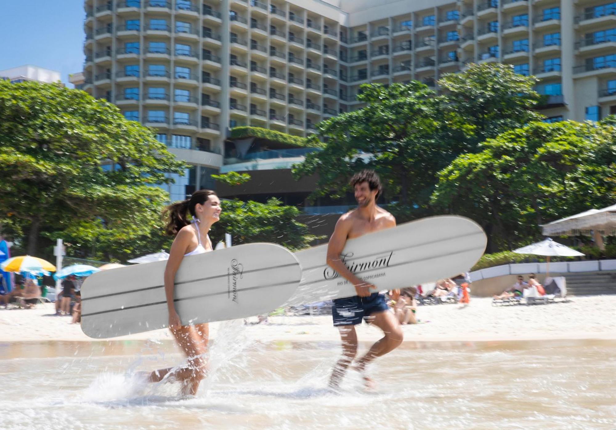 Fairmont Rio De Janeiro Copacabana المظهر الخارجي الصورة Surfers at the Sheraton Grand
